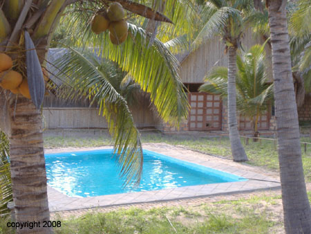 faraway_lodge_pool1
