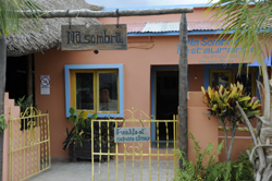 Na Sombra restaurant bar and budget accommodation Vilanculos Mozambique